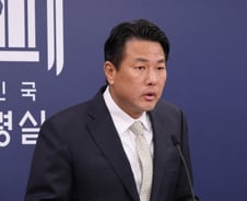 트럼프 "한국인들에 각별한 안부 전한다"...윤 대통령 "진심으로 축하"