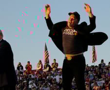 "괴짜인 척하는 천재" 트럼프에 '찰싹' 머스크…미중 중재자 될까