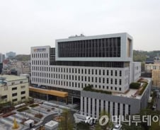 [단독]"오피스텔서 타는 냄새" 숨진 30대 여성…같이 있던 40대 체포