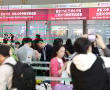 "중국 무비자 잘 걸렸다" "듣자마자 예약"…주머니 가벼운 20대 우르르[르포]