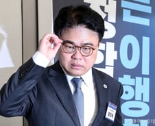 임현택 의협회장, 반년 만에 '탄핵'…의정갈등 새 국면