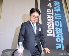 임현택 의협회장 '초유의 탄핵'…전공의 대표 "모든 일은 바른길로"