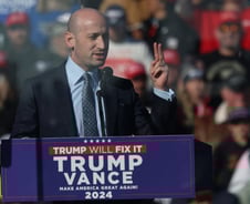 더 독해진 트럼프 2기…'불법 이민자 100만 추방' 밀러, 부비서실장에