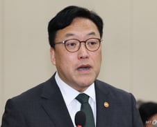 고려아연 유상증자 '제동'에 김병환 금융위원장 "충분한 설명 필요"