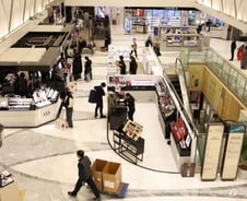 비상 경영에 해외 사업 확대까지…생존법 찾는 벼랑 끝 면세점 업계