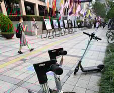 "즉시 견인해라" 성난 시민들…'도로 위 무법자' 전동킥보드 대책은