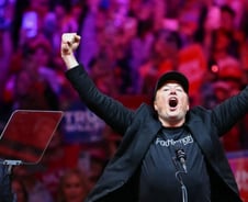 머스크 또 웃는다…"트럼프 2기, 'FSD 규제 완화' 최우선 과제로"