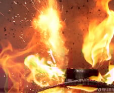 "이게 무슨 일이야" 전동킥보드서 불이 활활…도시 곳곳이 '지뢰밭'