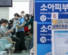 국내서도 '영아 사망' 발칵…"주사 맞을래" 온 가족 팔 걷었다 [르포]