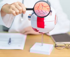 당뇨병 환자 눈멀게 하는 합병증…'이것' 챙기면 시력 지킨다