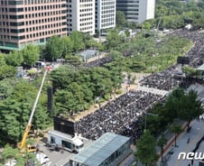 산 사람보다 죽은 사람 상대하기가 더 편하다[광화문]