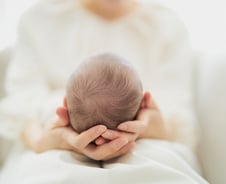 변기서 아기 낳고 30분간 휴대폰…"숨 멎을 때까지 기다려"[뉴스속오늘]