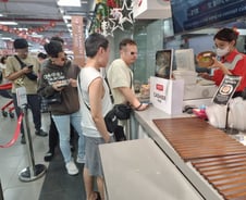 "줄 왜 이렇게 길어?" 그 끝엔 반가운 '이 음식'…베트남도 반한 K푸드[르포]