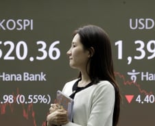 트럼프 관세 발언에 코스피 2520선 후퇴…방산주·알테오젠 급락