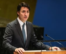 트럼프 관세는 말폭탄뿐…캐-멕 다른반응, 증시 또 사상최고 [뉴욕마감]