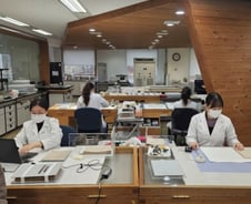 "코란 복원 좀" 다른 나라도 한국에 SOS…기록물 '생명' 되찾는 이곳[르포]