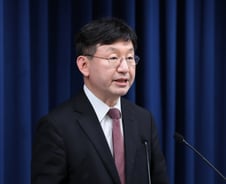 트럼프 '관세 폭탄' 예고에 긴급 회의한 대통령실 "선제적 조치 취할 것"