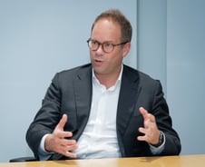 44조 굴리는 '큰 손' "트럼프 IRA 폐지? 말과 실행 다를 것"