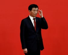 시진핑의 전략가 왕후닝, 새 임무는 대만 [PADO]