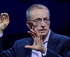 주가 반토막 낸 CEO 나갔다… 고꾸라진 인텔의 미래는?