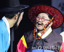 "피곤해서 안 보이는 줄" 이용식도 실명…'눈 중풍' 치료, 희망 보인다