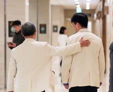 "우리가 처단 대상? 단호히 거부" 포고령에 들끓은 서울대병원 전공의들