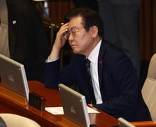 탄핵 면했지만 약해진 정부, '흔들림 없는 의료개혁' 흔들