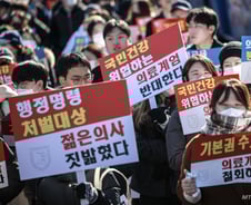 고비 넘겼지만 주도권 약해진 정부, '의료개혁 완수' 흔들