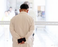 정부 패닉에도 의대 입시는 '착착'…의사들 "의대생 뽑으면 여파 11년"