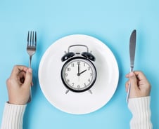 간헐적 단식 vs 삼시 세끼…당뇨병 부르는 '이것' 더 낮춘 식사법은?