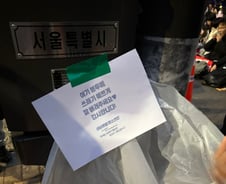 "'김민주' 말하면 커피 공짜"…국회 앞 익명의 중년남 '500만원' 선결제[르포]