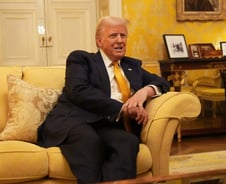 트럼프 "10억달러 이상 투자하면 신속 허가…즐길 준비해!"