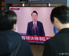 [단독]윤 대통령, 與 '제명' 윤리위 소집에도 "자진 탈당 안 한다"