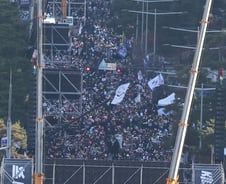 탄핵 찬성 '200만' 구름 인파…여의도공원까지 발 디딜 틈 없다