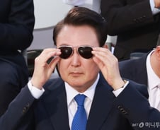 탄핵 가결 즉시 직무정지?…윤 대통령 '이것' 받아야 권한 중단