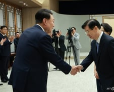 경호처 "한덕수 권한대행 경호 수행…'직무정지' 윤 대통령 경호 유지"