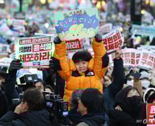 탄핵으로 대통령 독주 막았는데…임금·청년·고령자 노동개혁 표류 위험