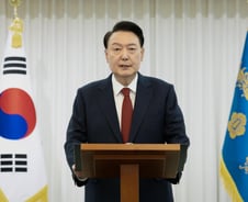 "경제·외교 악영향""3번째 탄핵"…외신들도 급히 전한 윤대통령 탄핵