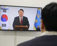 탄핵 심판대 선 '檢총장' 출신 윤 대통령 "내가 직접 변호하겠다"