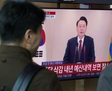 '불통·사법리스크'로 쌓인 탄핵 불씨…비상계엄 선포에 '들불'로