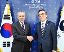 주한美대사 "한국의 민주·헌법적 절차 지지…한미동맹은 철통"