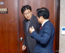 與권성동 "탄핵소추 이후 민주당이 여당처럼 행동하는 건 옳지 못해"