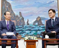 한덕수 대행-우원식 의장 만나 '협력' 약속했지만...여야는 싸늘