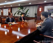 권성동, 한덕수 대행 만나 "당 수습 즉시 고위당정 재개하자"