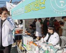 집회서 의료봉사한 전공의들…"오랜만에 진료 즐거웠다, 응원 감사"
