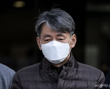 [단독]"유치장 안 나간다"…'암 투병' 경찰청장, 건강 급속악화 '입원'