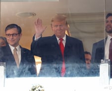 손정의, 트럼프 2기에 선물 보따리…1000억달러 투자 발표