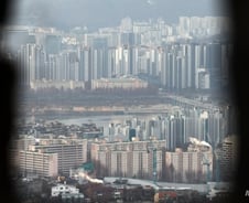[단독]"탄핵정국, 부동산 시장 직격탄"…8년 전과 달리 악재 곳곳에