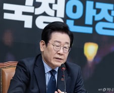 팬덤 거리두고 중도 앞으로...대권 향하는 이재명, 팬카페 이장직 내려놨다