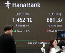'FOMC 쇼크'에 증시 휘청이자…"지금이야" 개미들은 줍는다